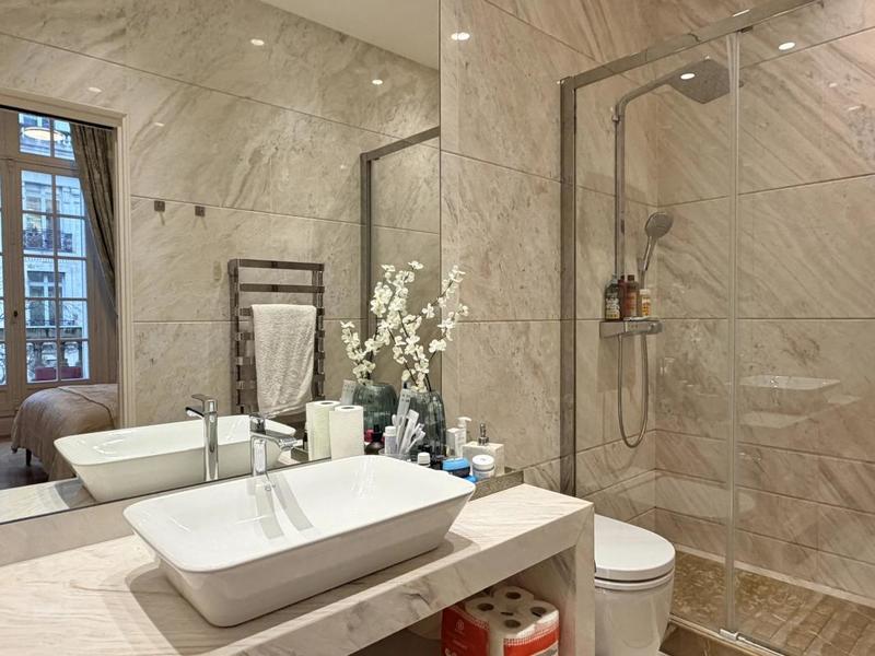 Appartement - 300 m² - 10 pièces