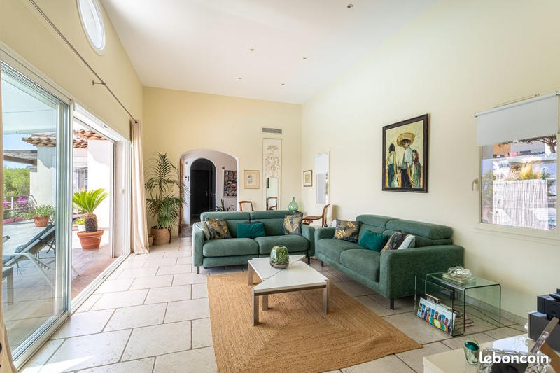 Maison - 204 m² - 8 pièces