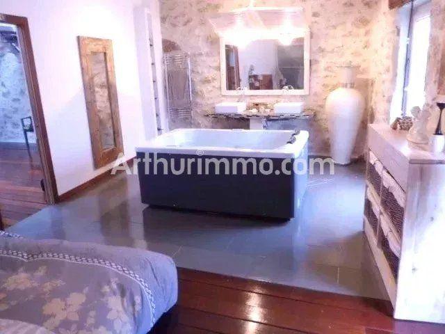 Maison - 208 m² - 5 pièces