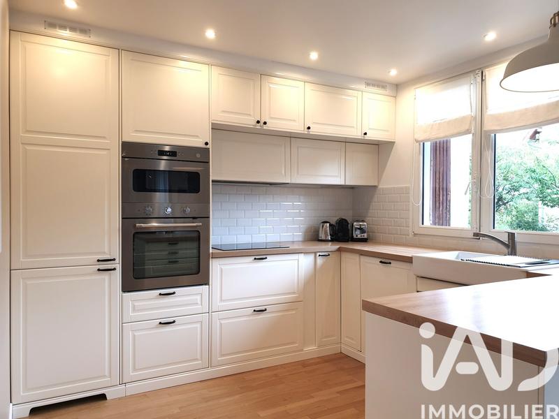 Maison - 143 m² - 8 pièces