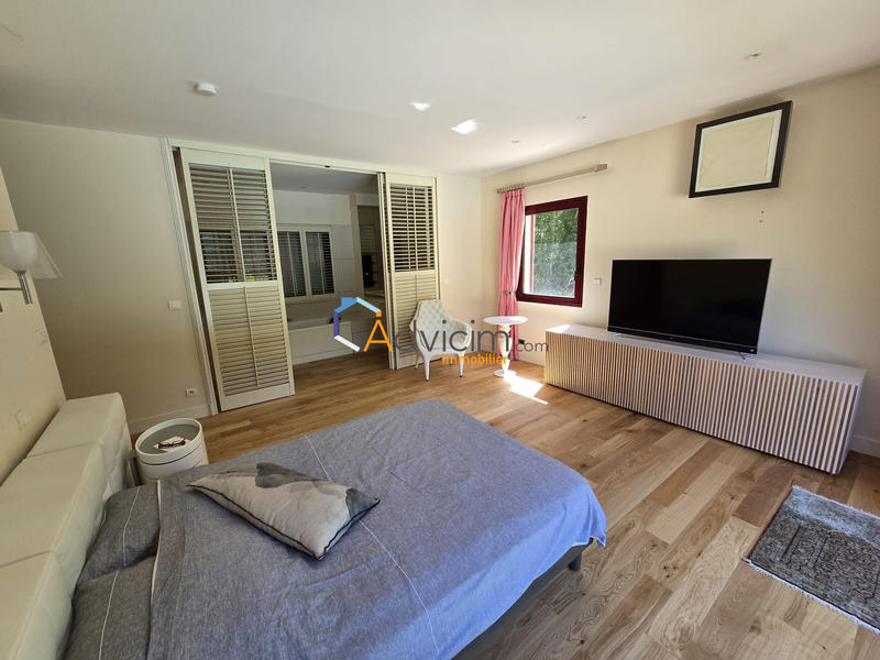 Villa - 260 m² - 6 pièces