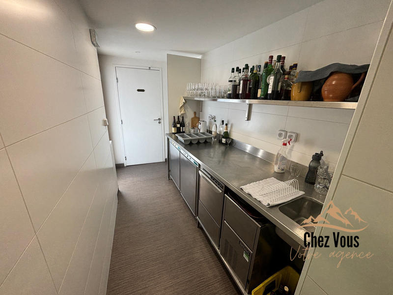 Local commercial - 99 m² - 4 pièces