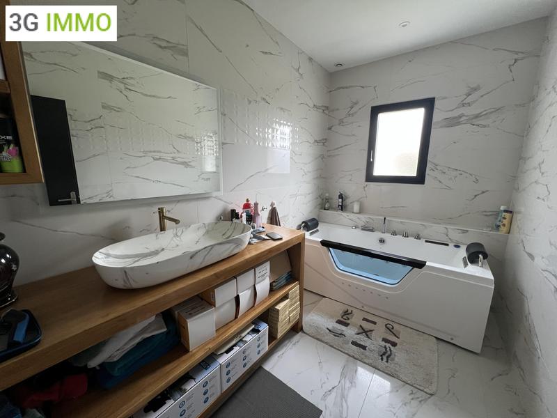 Maison - 208 m² - 6 pièces