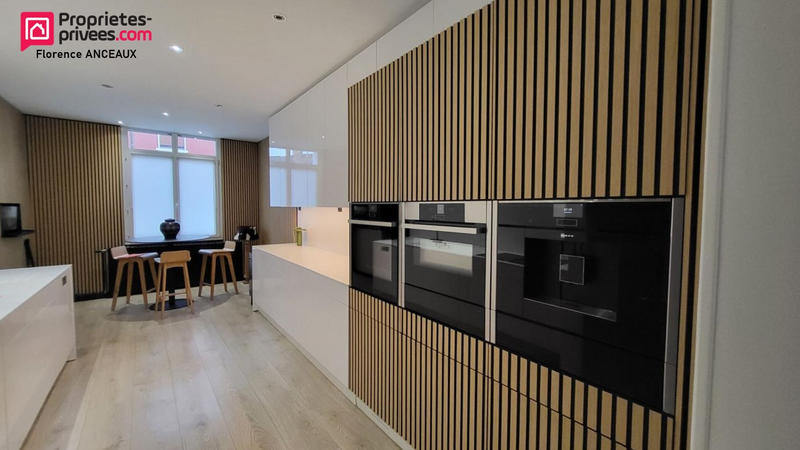 Maison - 305 m² - 10 pièces