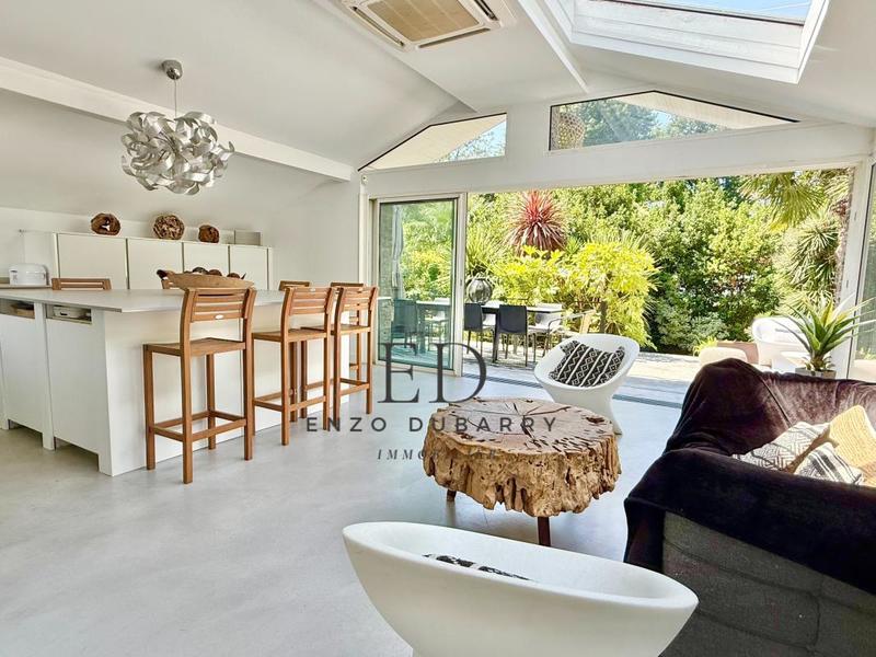 Maison - 301 m² - 9 pièces