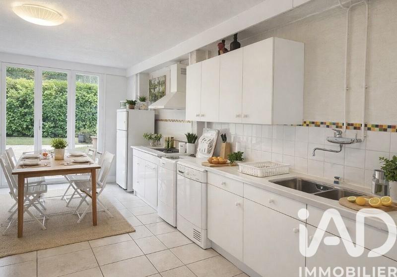 Maison - 285 m² - 9 pièces