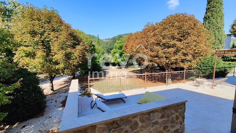 Maison - 380 m² - 14 pièces