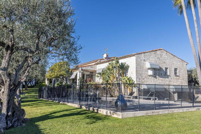Villa - 360 m² - 8 pièces