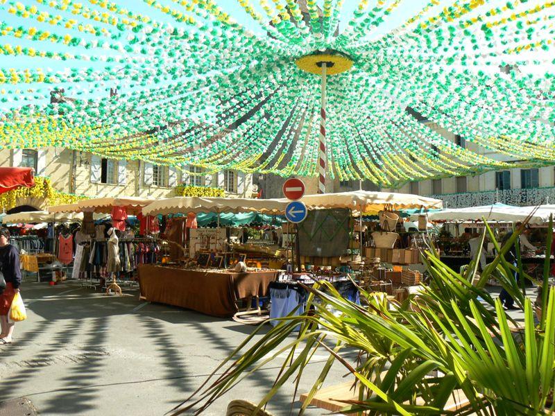 Marché traditionnel le mardi matin