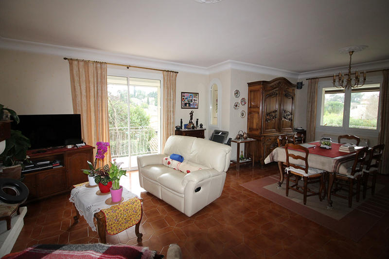 Maison - 201 m² - 7 pièces