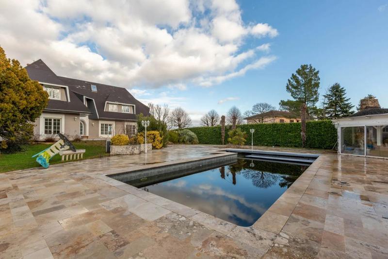 Propriété - 450 m² - 8 pièces