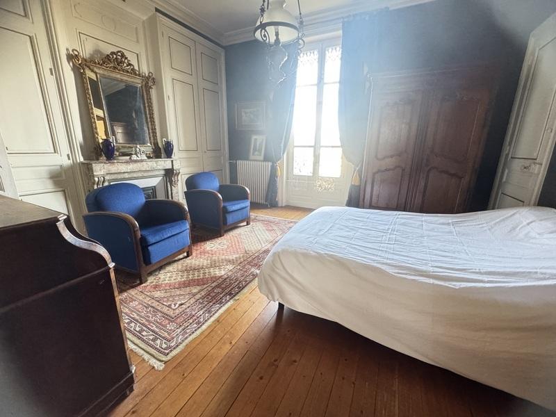 Maison - 184 m² - 10 pièces