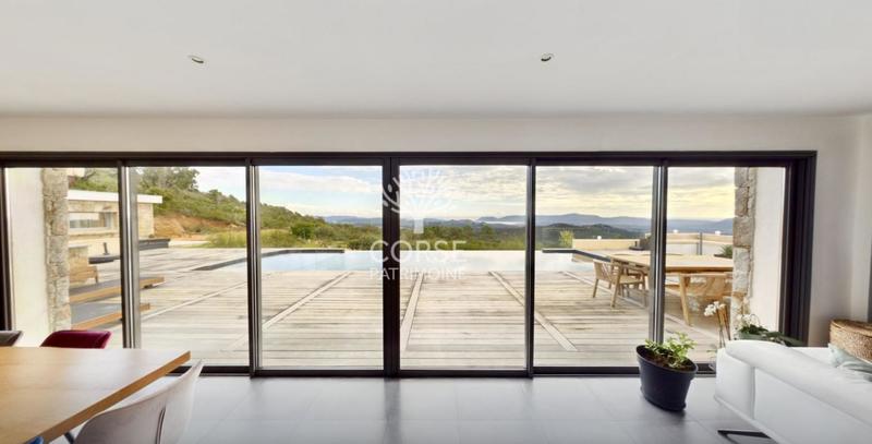 Villa - 325 m² - 10 pièces