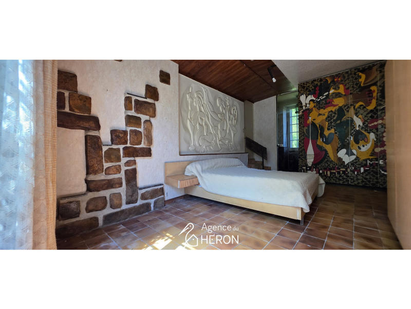 Maison - 201 m² - 7 pièces