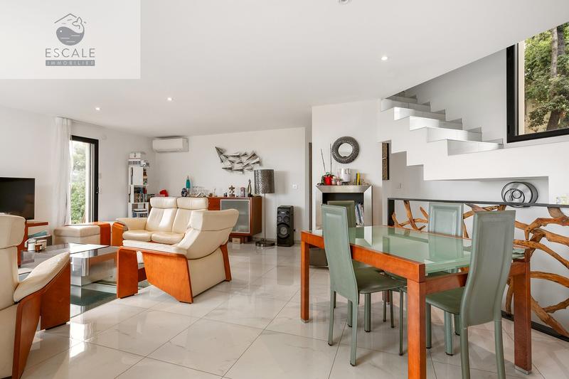 Maison - 200 m² - 6 pièces