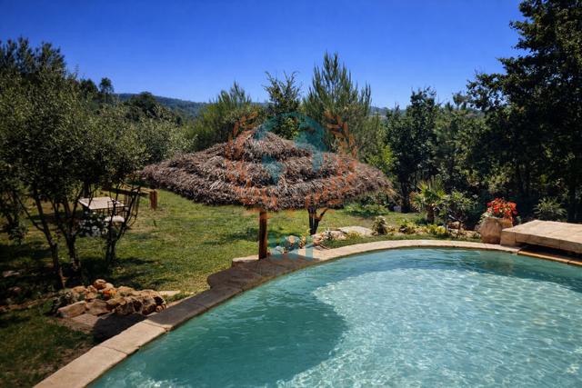 Maison - 280 m² - 7 pièces