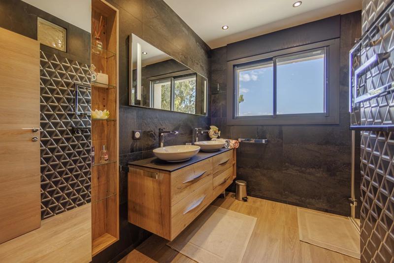 Maison - 358 m² - 9 pièces