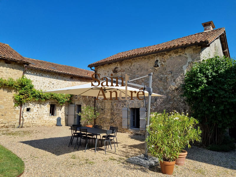 Maison - 370 m² - 6 pièces