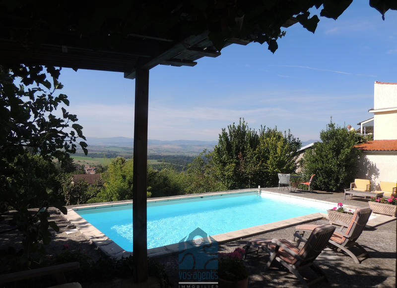 Propriété - 211 m² - 8 pièces