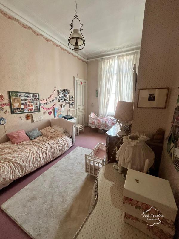 Propriété - 352 m² - 12 pièces