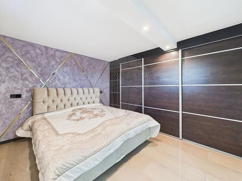 Maison - 255 m² - 6 pièces