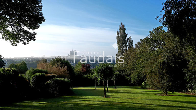 Maison - 300 m² - 7 pièces