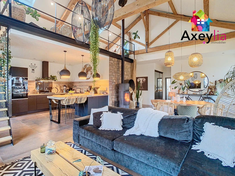 Propriété - 272 m² - 9 pièces