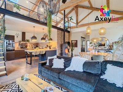 Propriété - 272 m² - 9 pièces