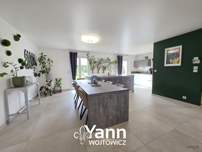 Maison - 110 m² - 5 pièces