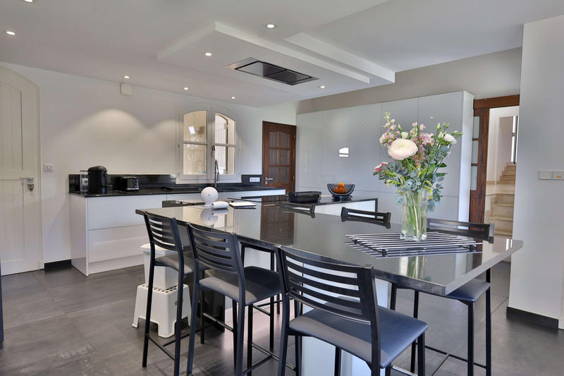 Maison - 278 m² - 8 pièces