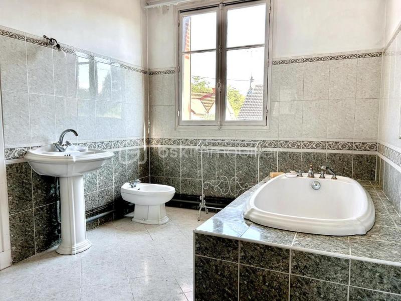 Maison - 170 m² - 7 pièces