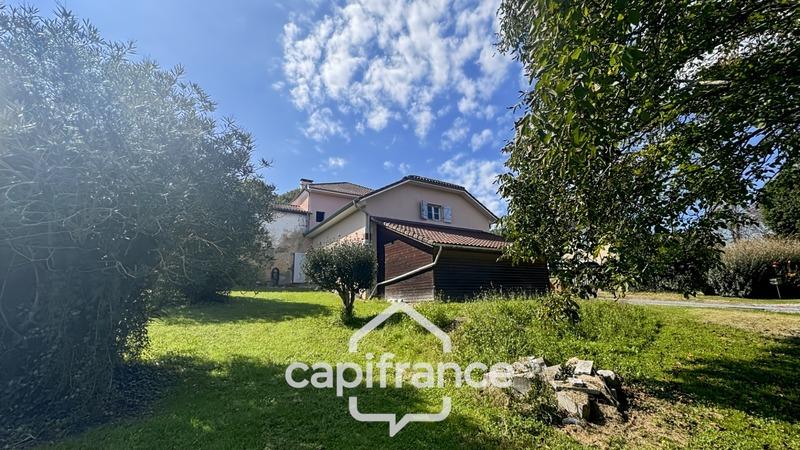 Maison - 201 m² - 8 pièces