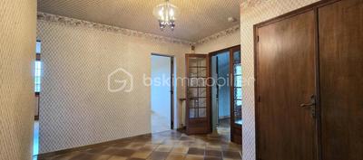 Maison traditionnelle - 198 m² - 8 pièces