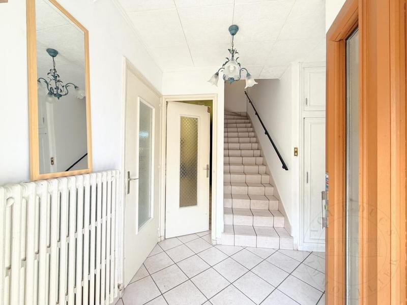 Maison traditionnelle - 282 m² - 8 pièces