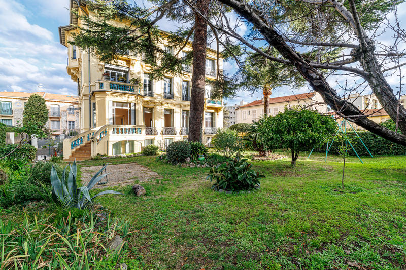 Appartement - 154 m² - 6 pièces