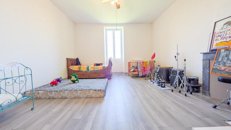 Maison de maîtres - 460 m² - 10 pièces