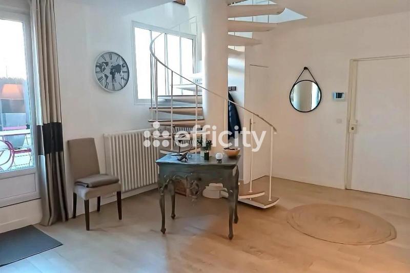 Maison - 326 m² - 6 pièces