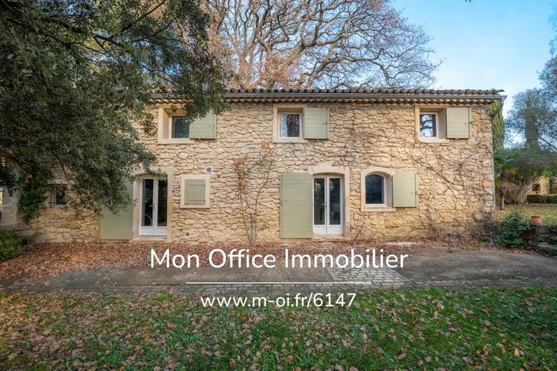 Propriété - 290 m² - 9 pièces