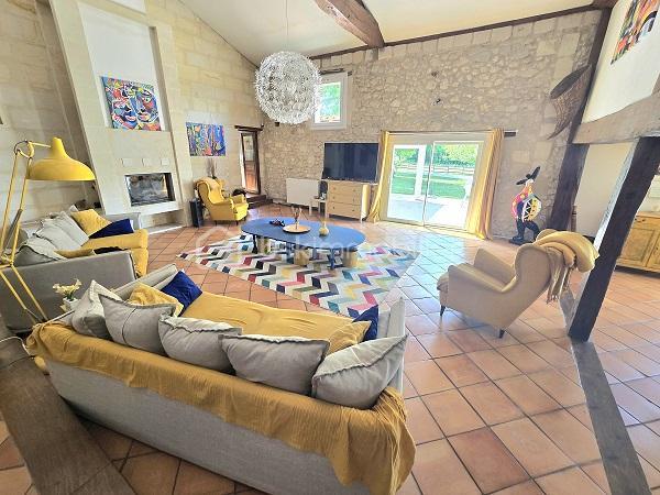 Demeure - 379 m² - 10 pièces