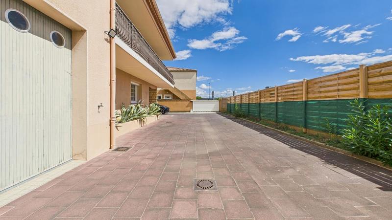 Maison - 207 m² - 7 pièces