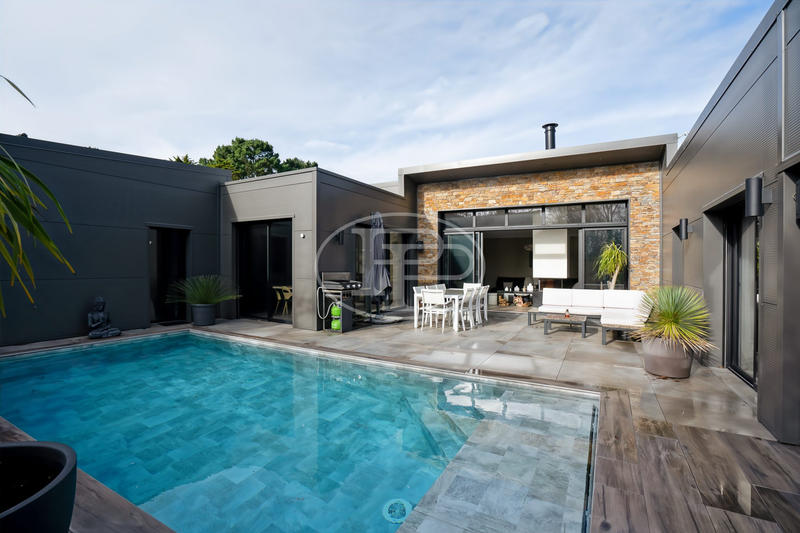 Maison contemporaine - 189 m² - 6 pièces