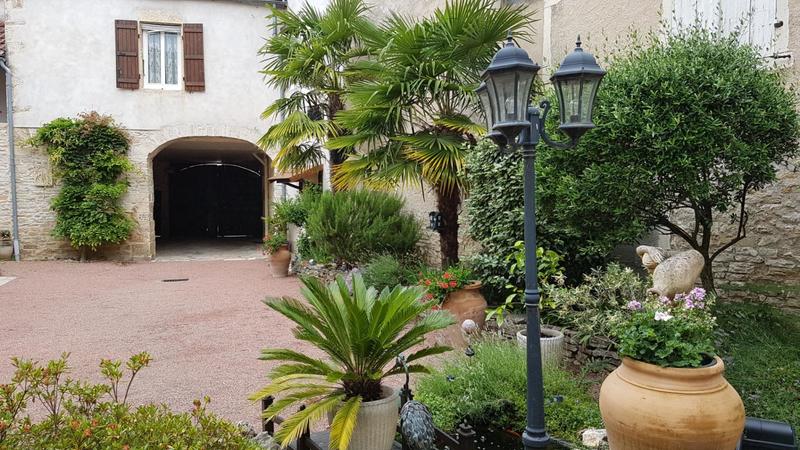 Maison - 230 m² - 9 pièces