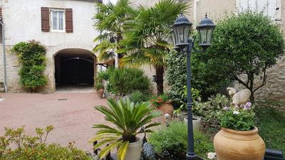 Maison - 230 m² - 9 pièces