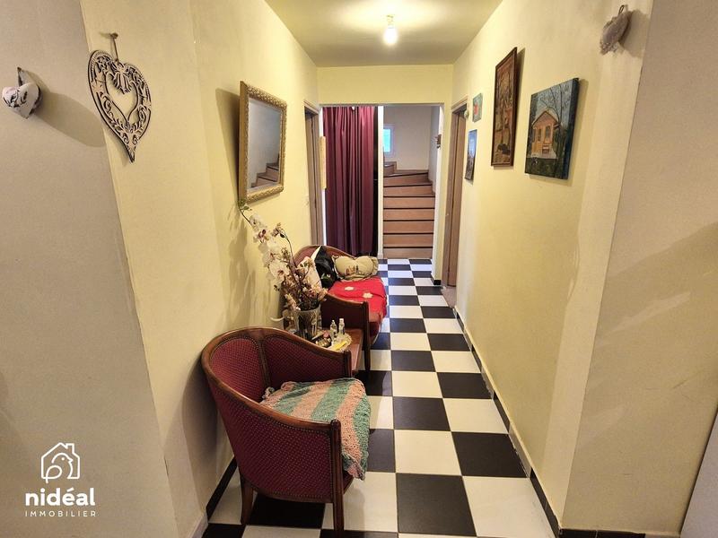 Maison - 228 m² - 9 pièces