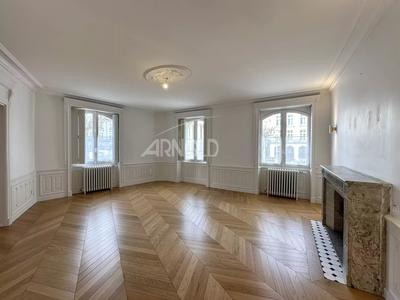 Appartement - 128 m² - 5 pièces