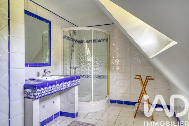 Maison - 290 m² - 8 pièces