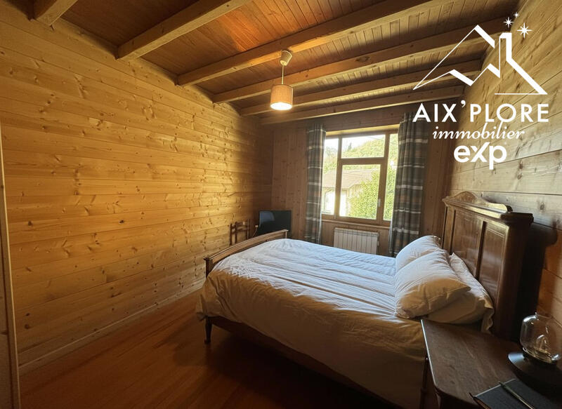 Maison traditionnelle - 130 m² - 8 pièces