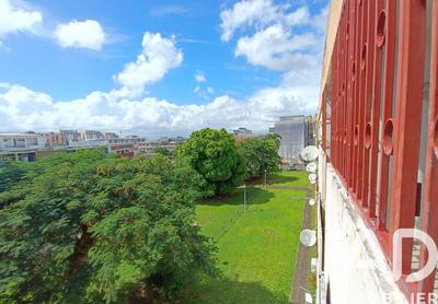 Appartement - 99 m² - 6 pièces