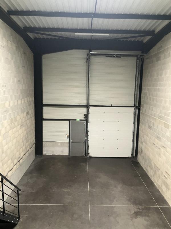 Entrepôt - 151 m² - 1 pièce