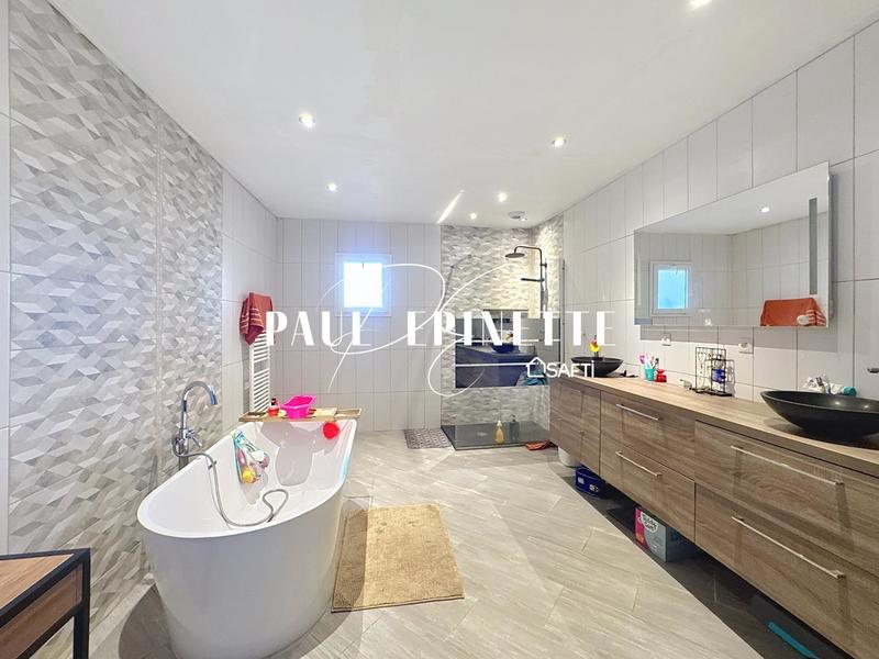 Maison - 187 m² - 5 pièces